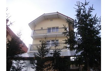 Rumanía Chata Ranca, Exterior